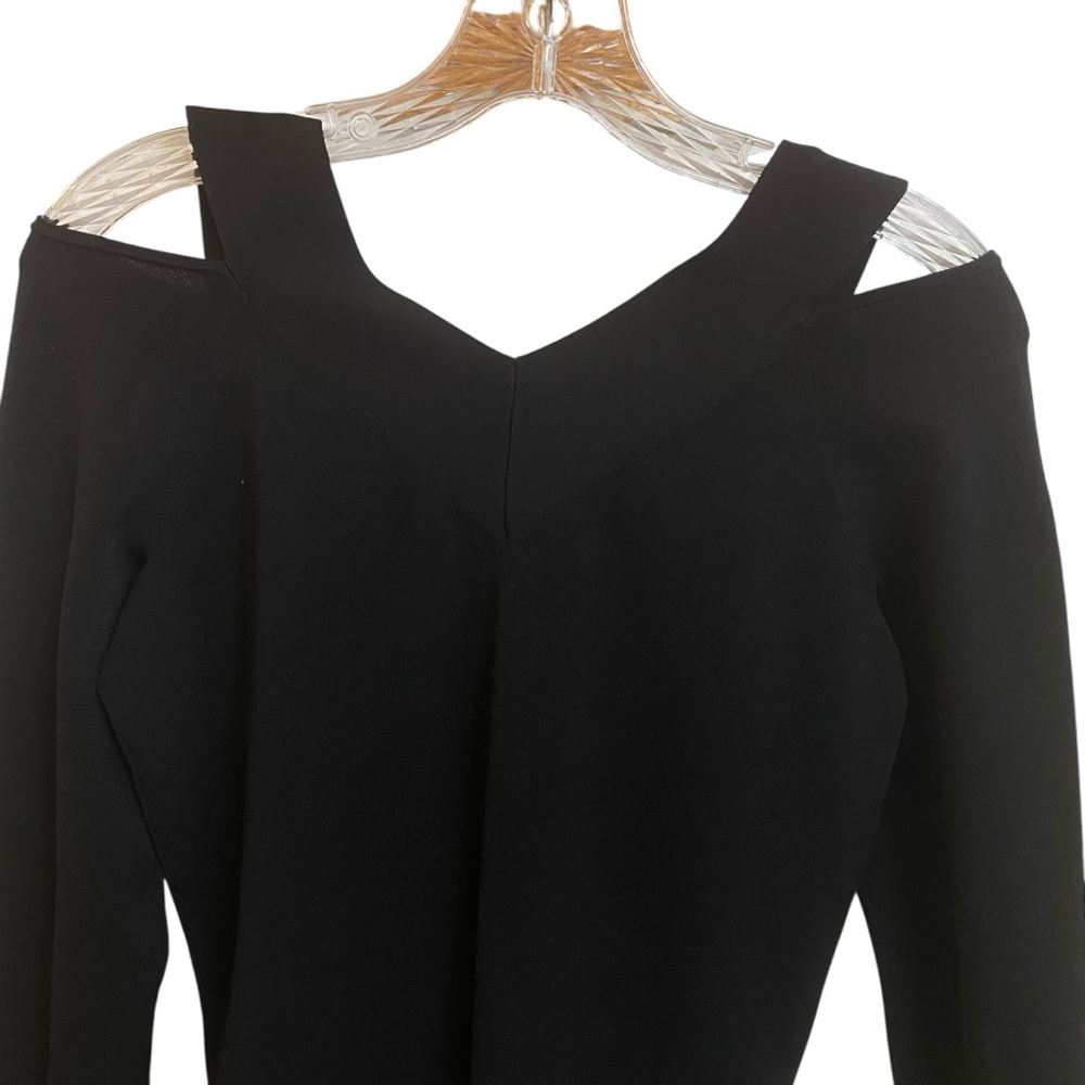 Off Shoulder Cut Out Black Knit Pullover Sexy
Sz. Small